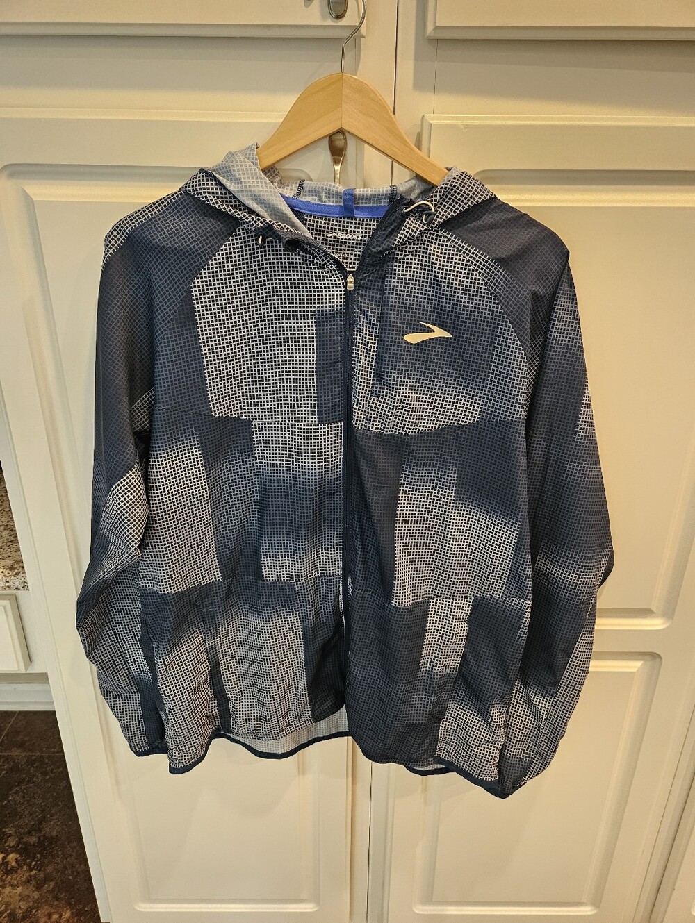NWOT Brooks Canopy Running Jacket Mens Large Packable Hooded Windbreaker 211385